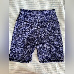 SOLD Kamo Fitness serenity shorts 6”